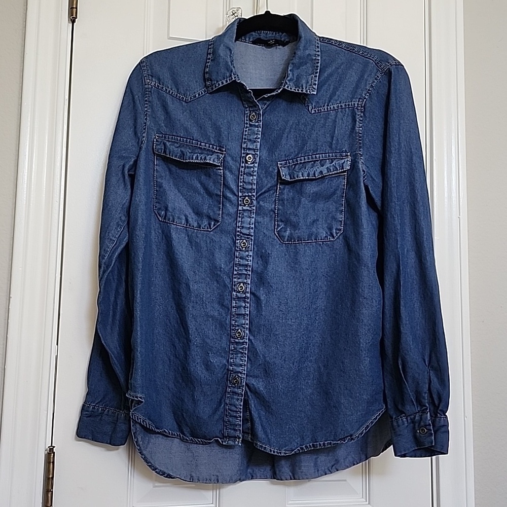 Jane and Delancey Denim Button Down Size Small​​​​​
